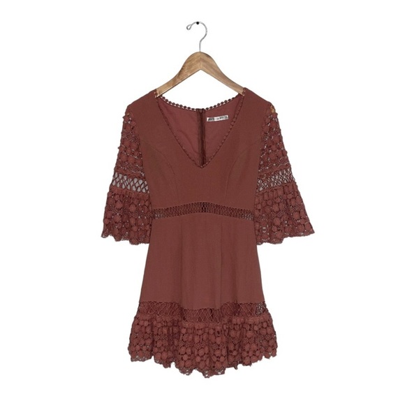 Saints + Secrets Dress  Women's Size XS Rose‎ Taupe Crochet Cut Out 3/4 Sleeves - Picture 1 of 8